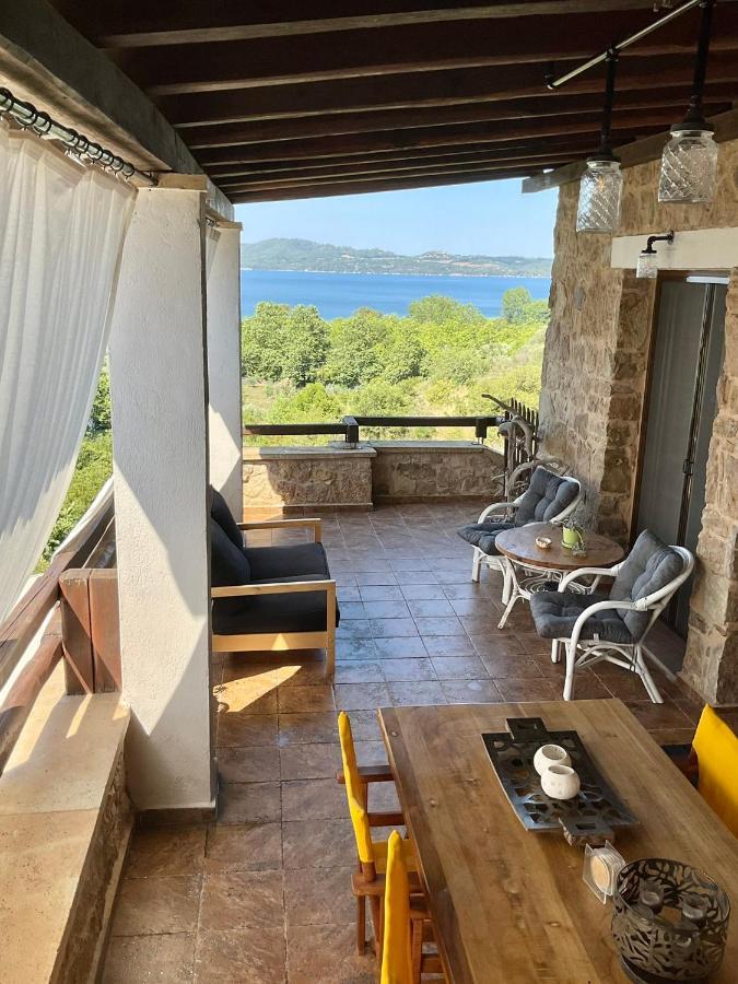 Stonehouse & Casa Al Sole E Al Mare Villa Nea Roda Bagian luar foto