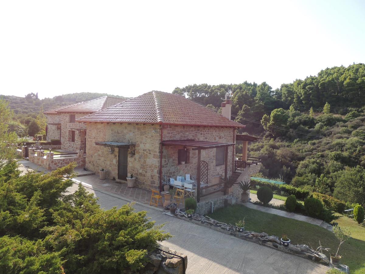 Stonehouse & Casa Al Sole E Al Mare Villa Nea Roda Bagian luar foto
